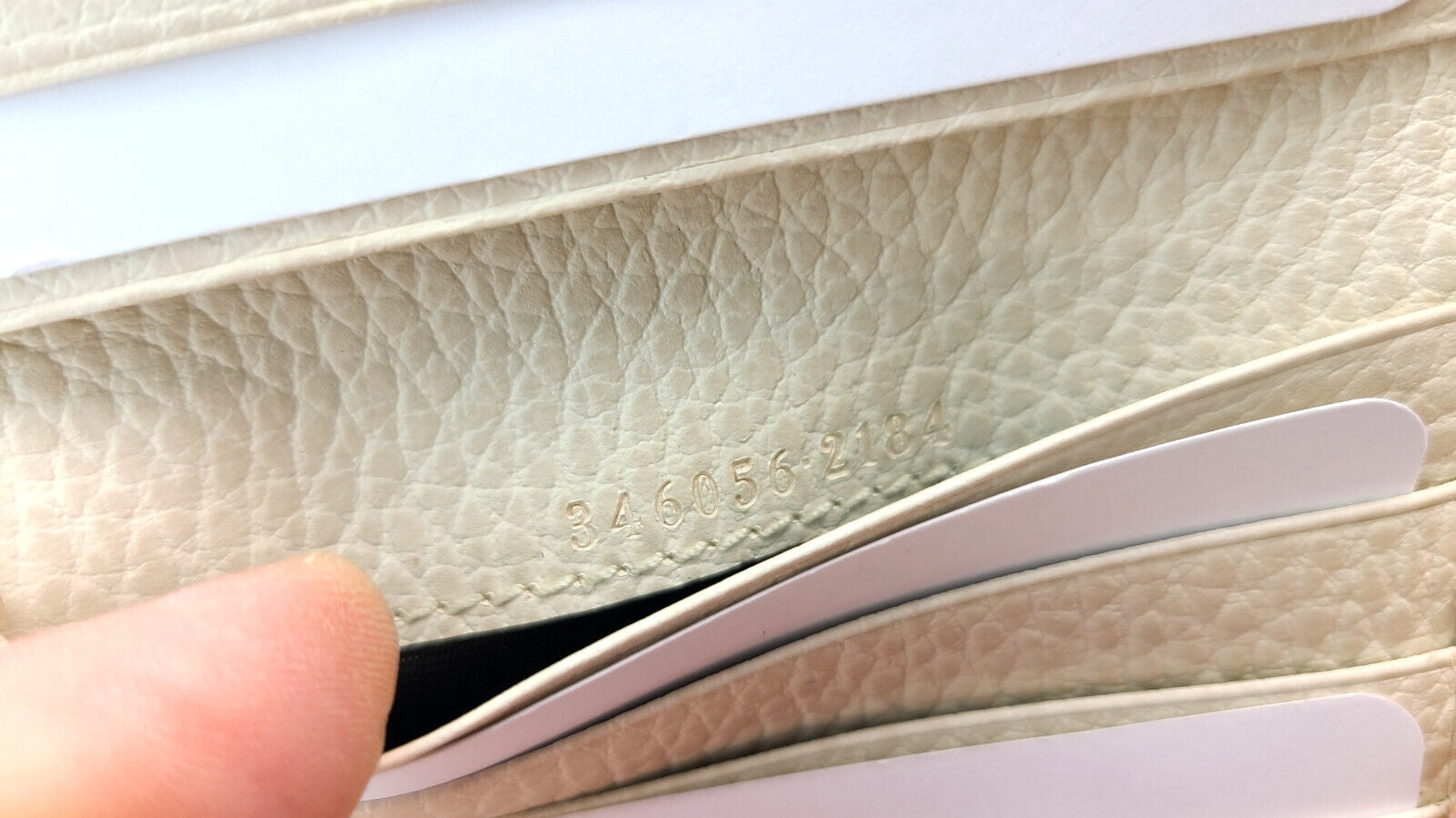 Cartera Gucci Original GG de lona y piel en beige y blanco