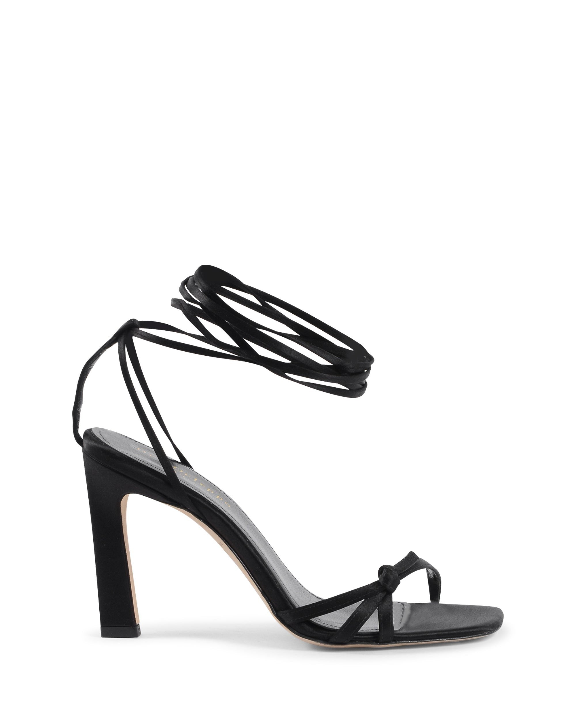Sandalia con cordones Bey negra