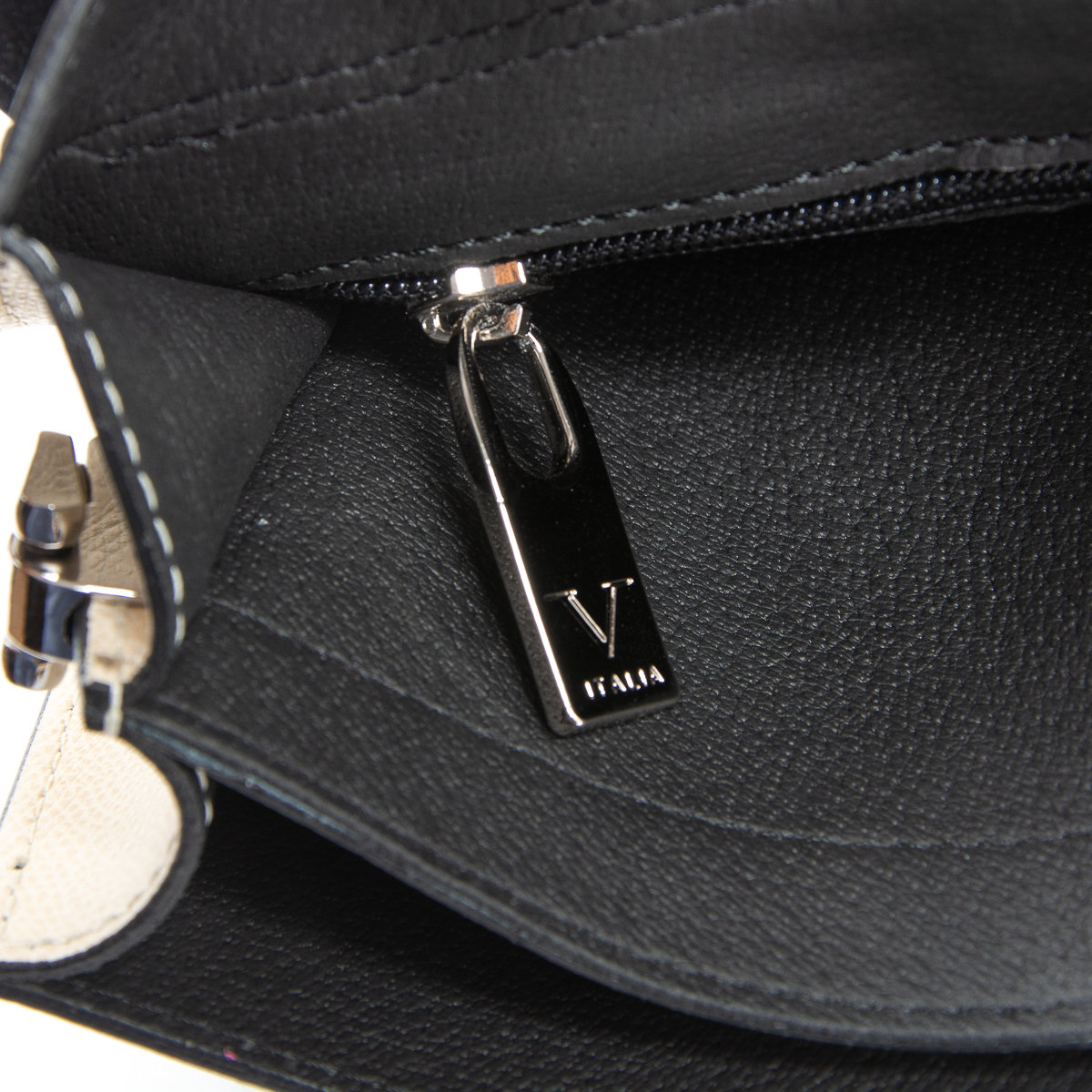 V 1969 Italia Womens Handbag Multicolor TOPAZIO