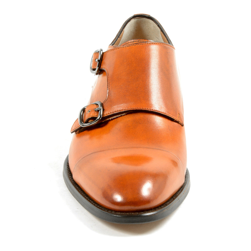 Zapato con correa de monje noble