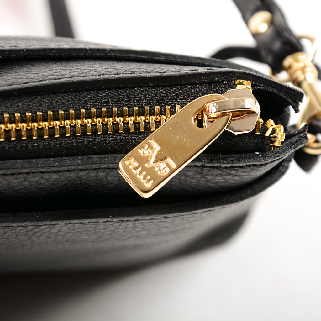 V 1969 Italia Womens Handbag Black ANKARA