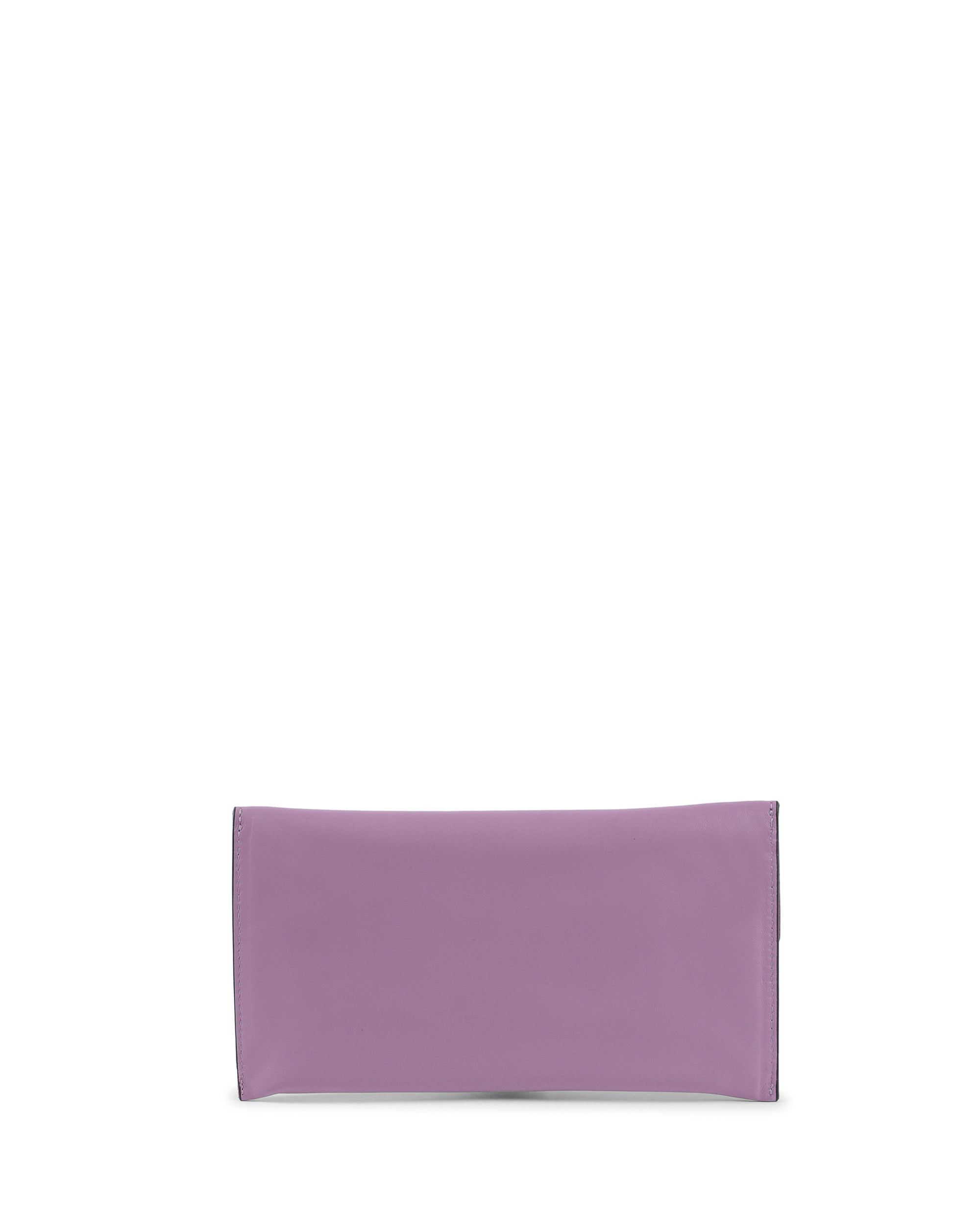 Clutch tipo sobre de piel morado