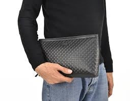 Bolso de mano y bandolera de piel Gucci Guccissima en color negro