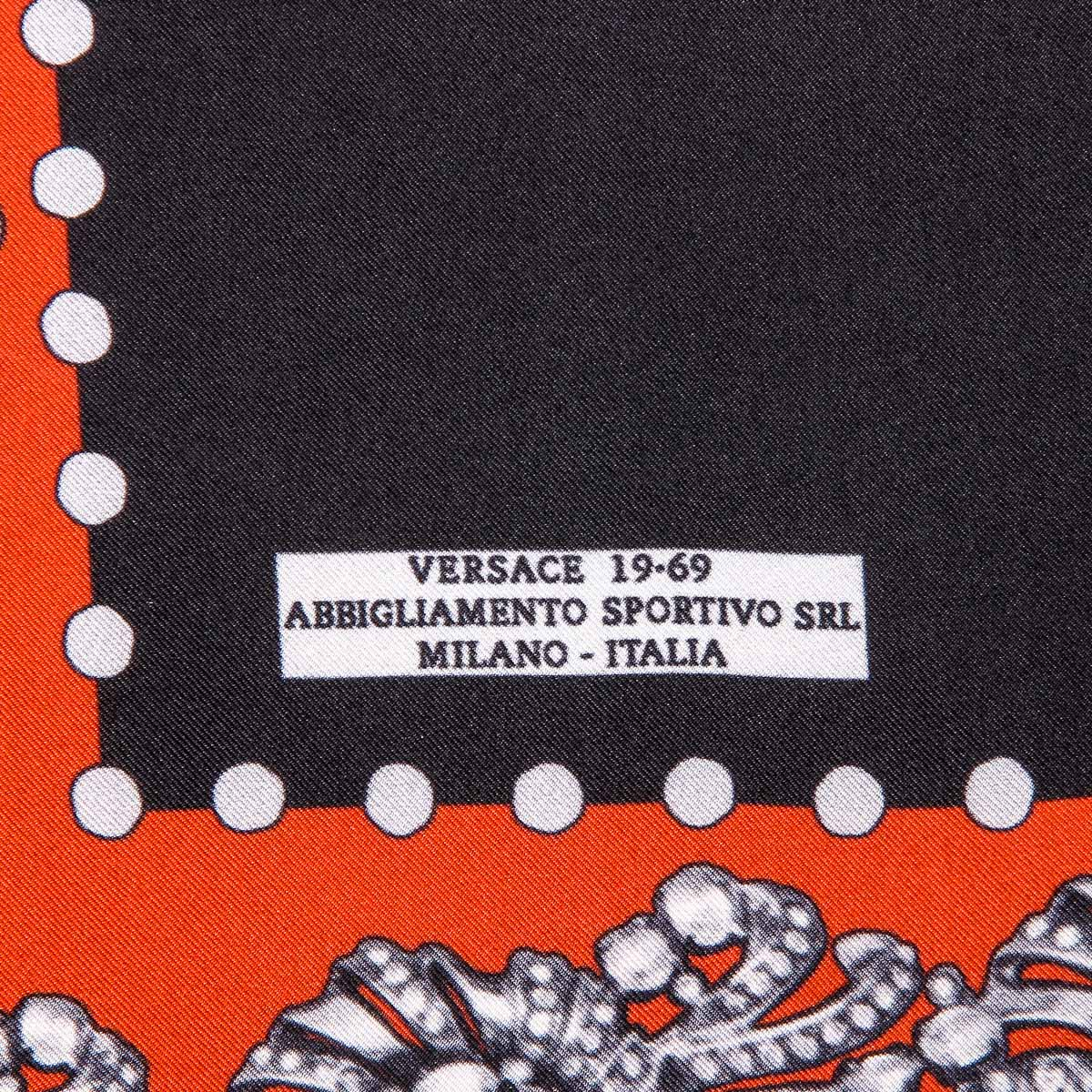 Bufanda de mujer V 1969 Italia
