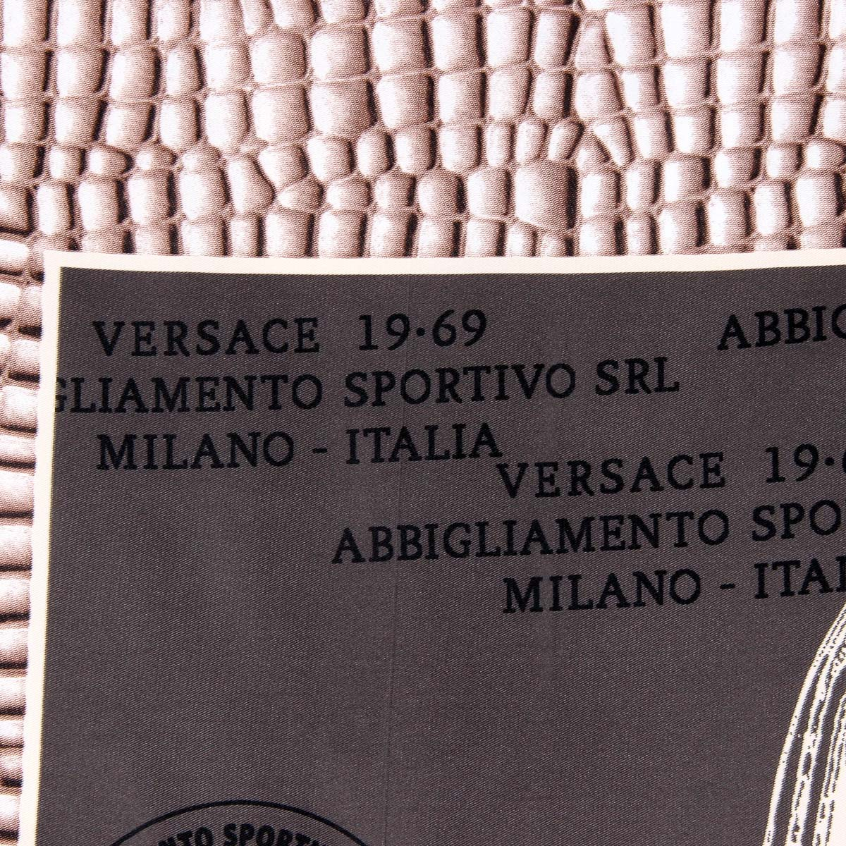Bufanda de mujer V 1969 Italia