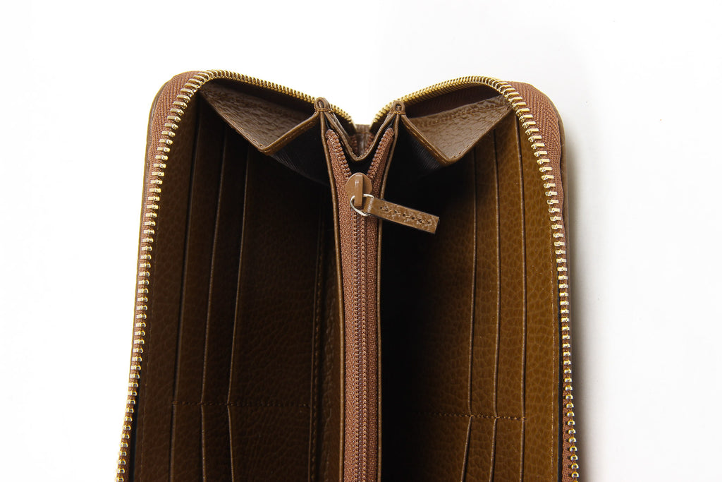 Cartera de mano con cremallera alrededor GG Guccissima de lona con cristales para mujer de Gucci