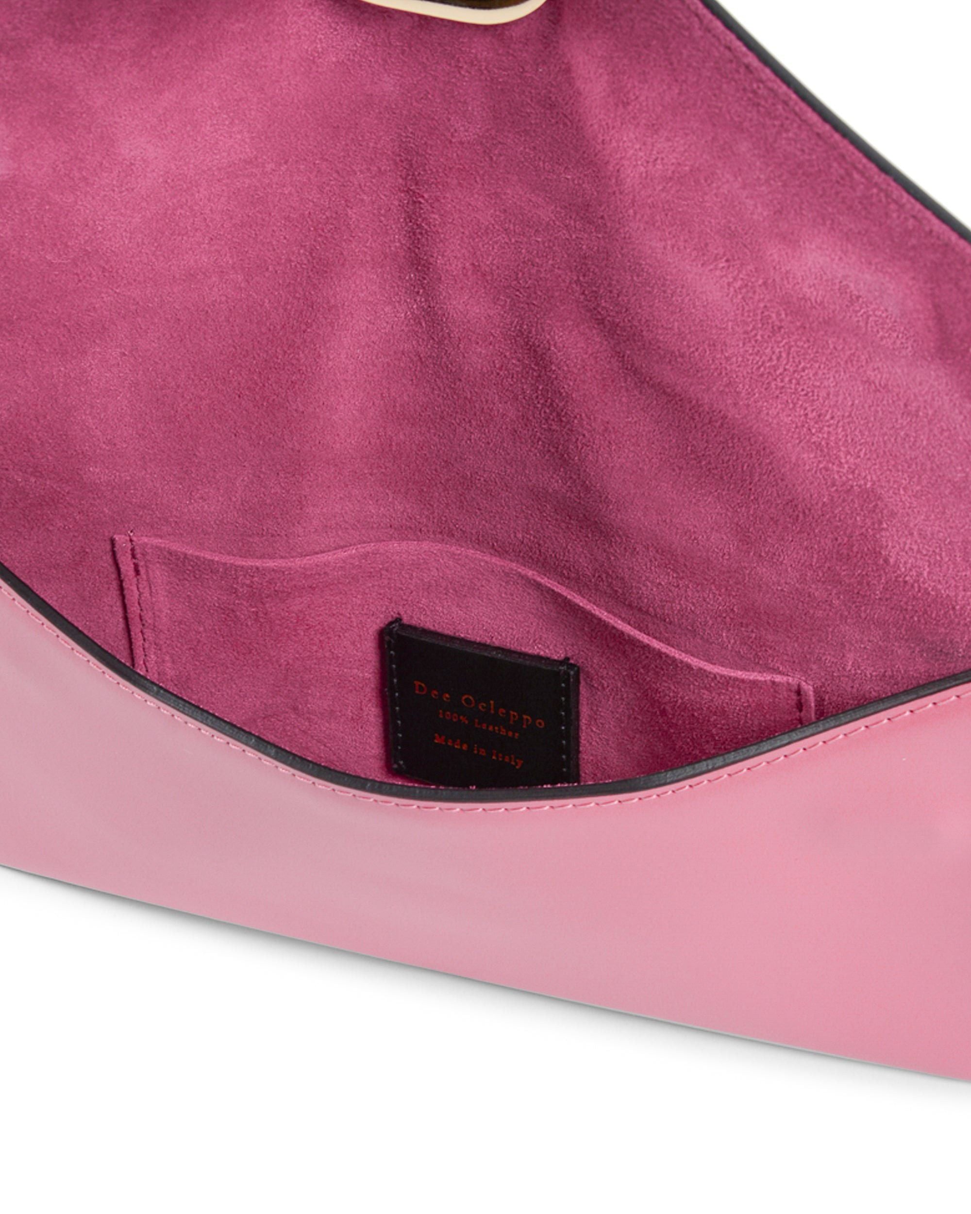 Clutch tipo sobre de piel color fucsia