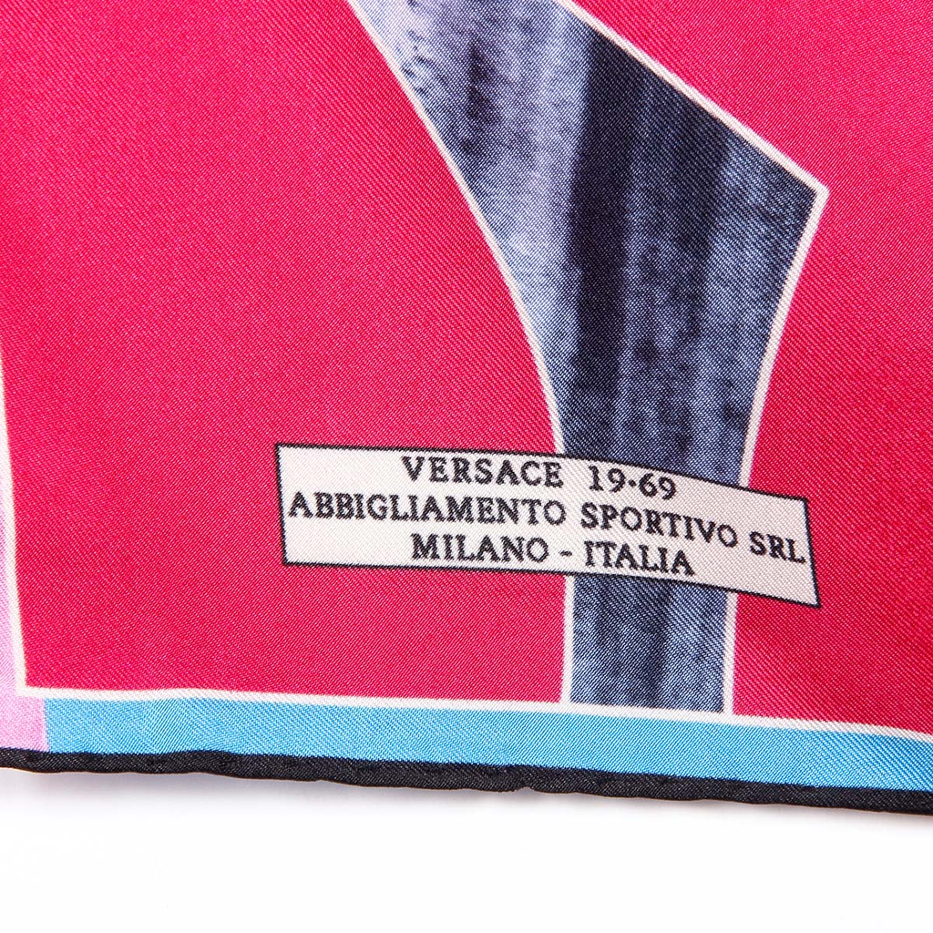 Bufanda de mujer V 1969 Italia