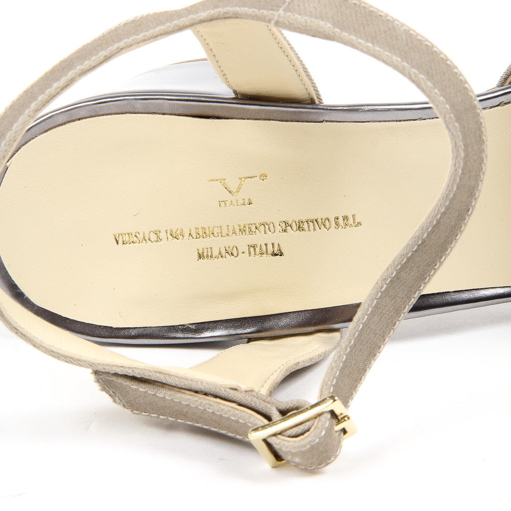 V 1969 Italia Sandalia de tira al tobillo para mujer Beige VERA