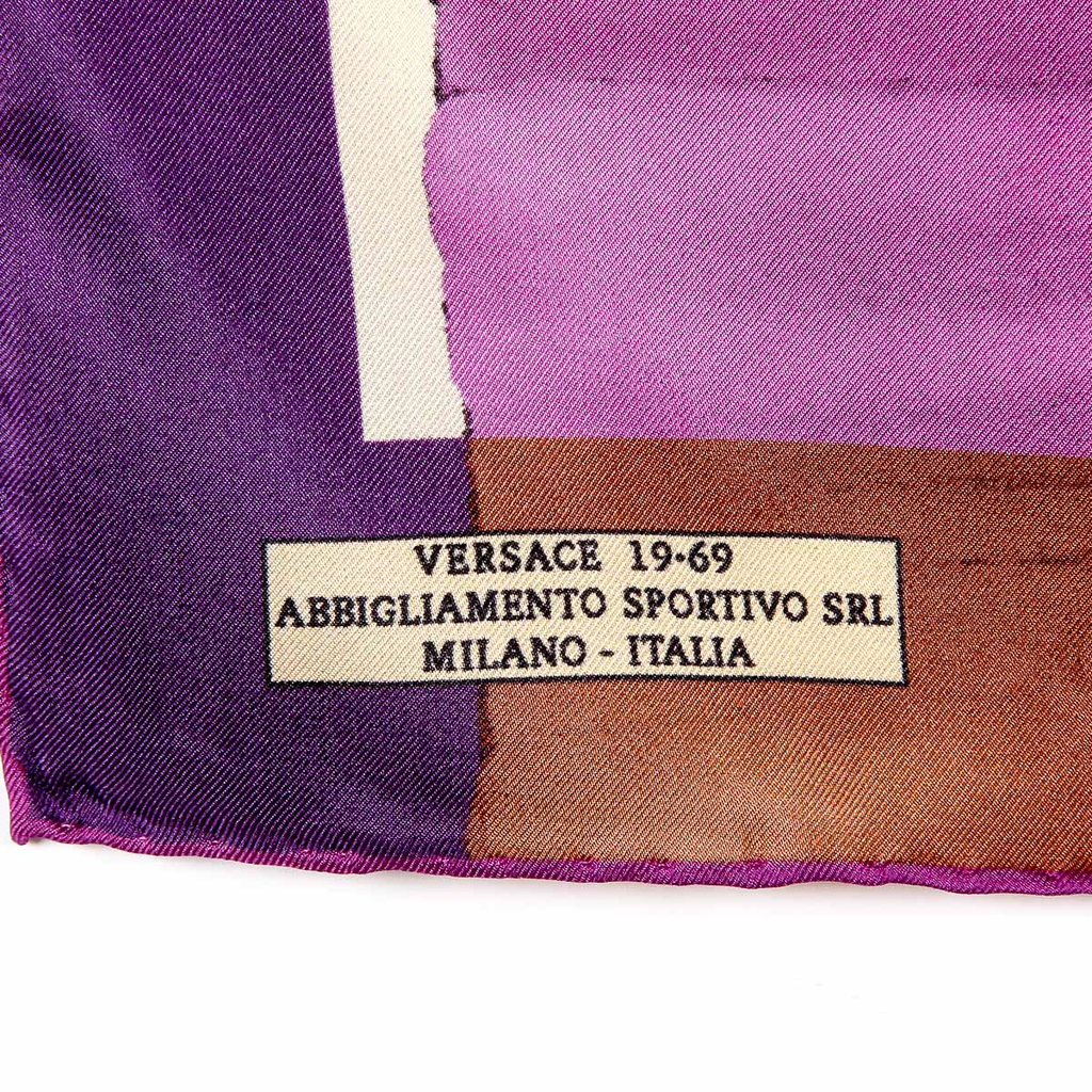 Bufanda de mujer V 1969 Italia