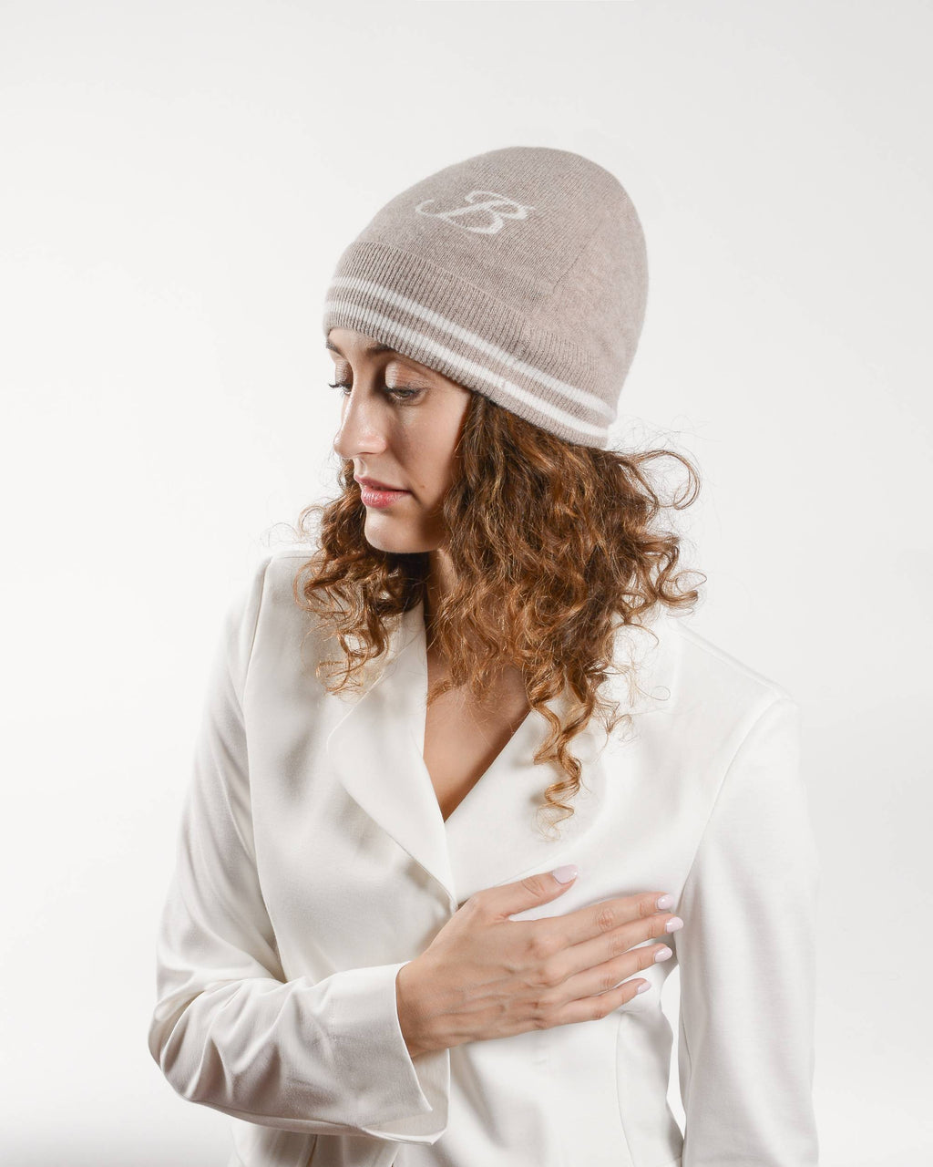 Gorro con monograma de Dee Ocleppo BRUNTSFIELD CAMEL B