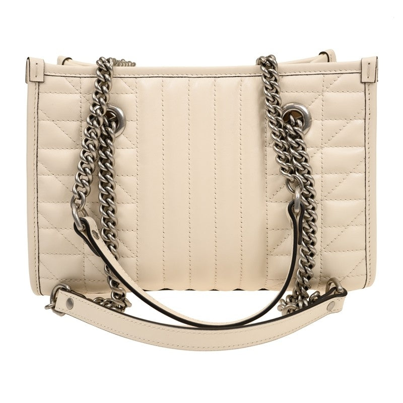 Bolso de hombro Gucci Marmont GG de piel acolchada en blanco