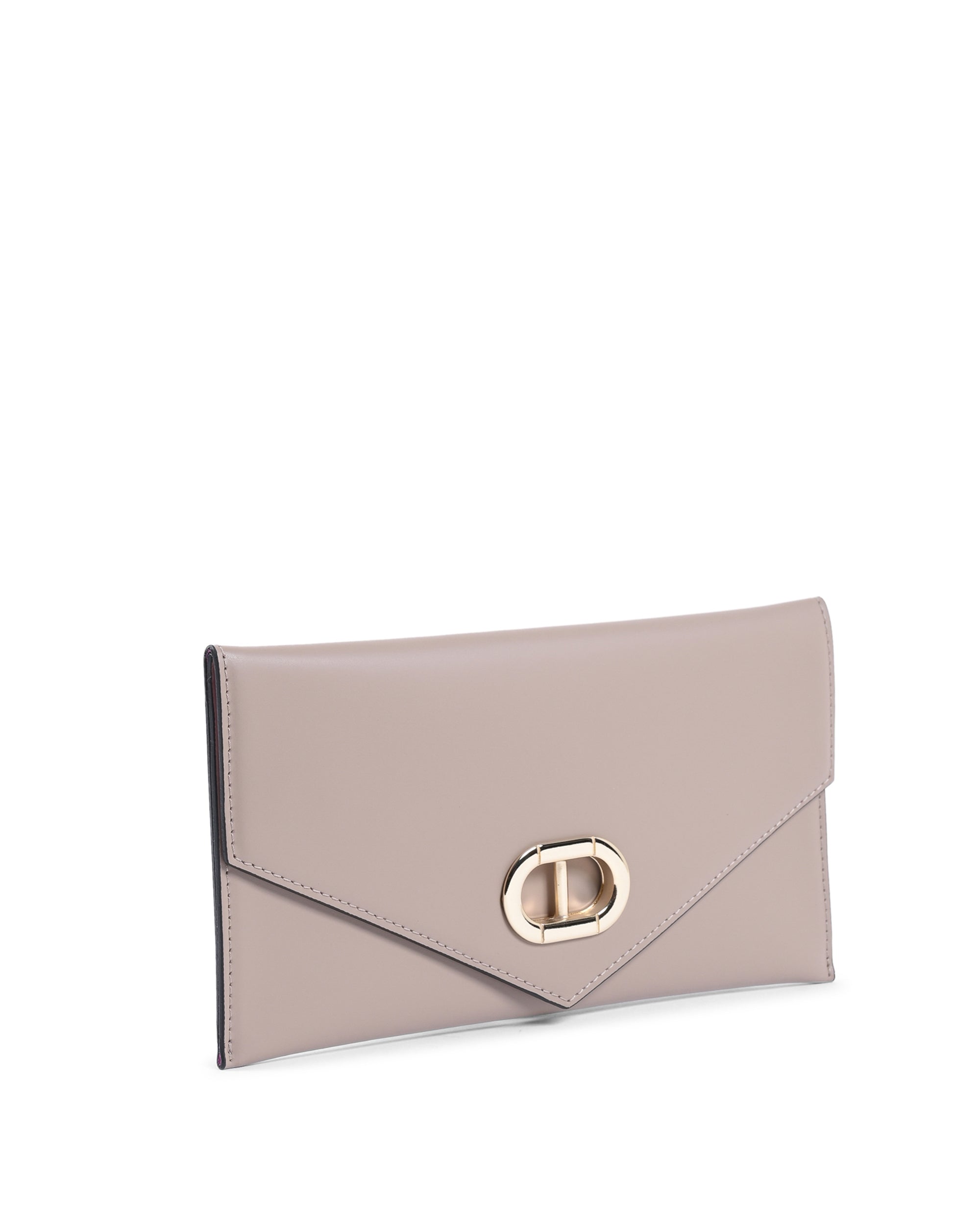 Clutch tipo sobre de piel color piel