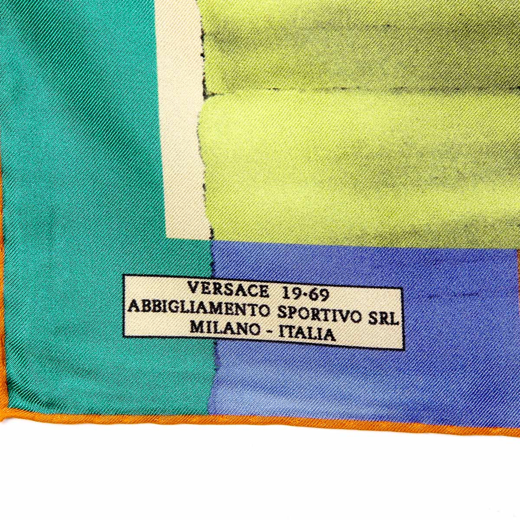 Bufanda de mujer V 1969 Italia