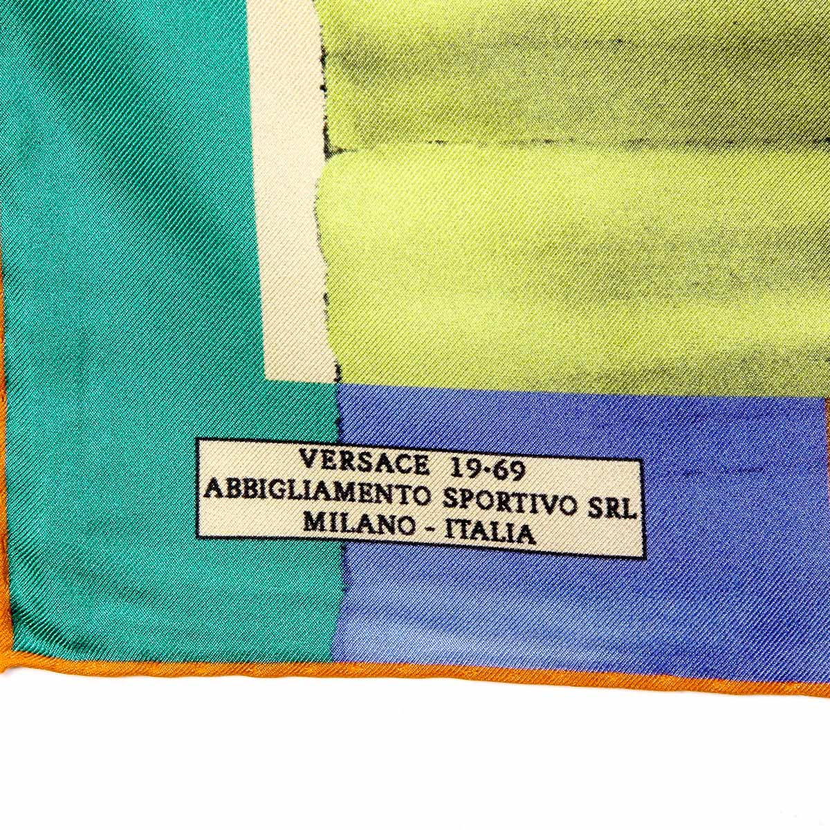 Bufanda de mujer V 1969 Italia
