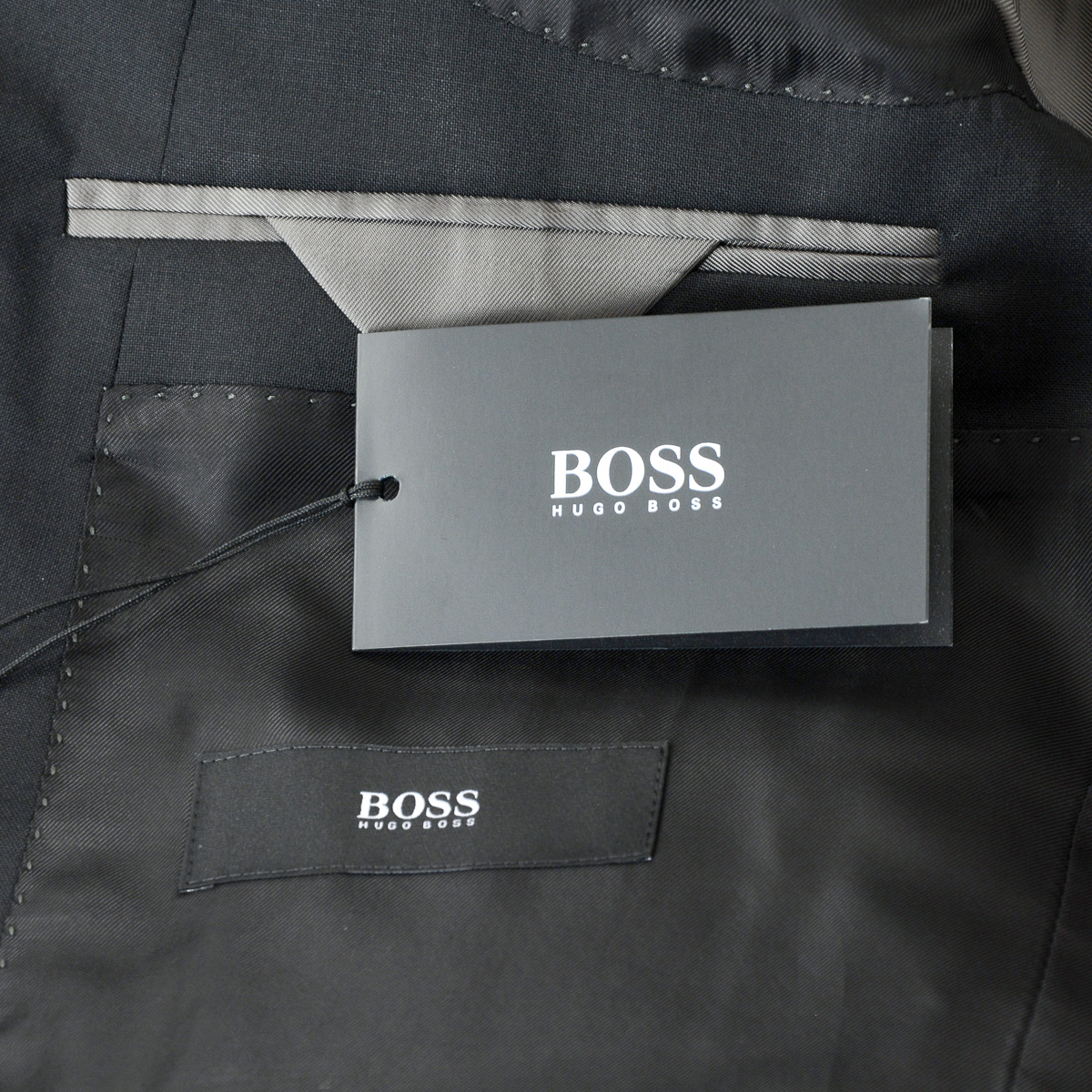 Traje negro para hombre de Hugo Boss: ¡UNA GRAN GENIO!