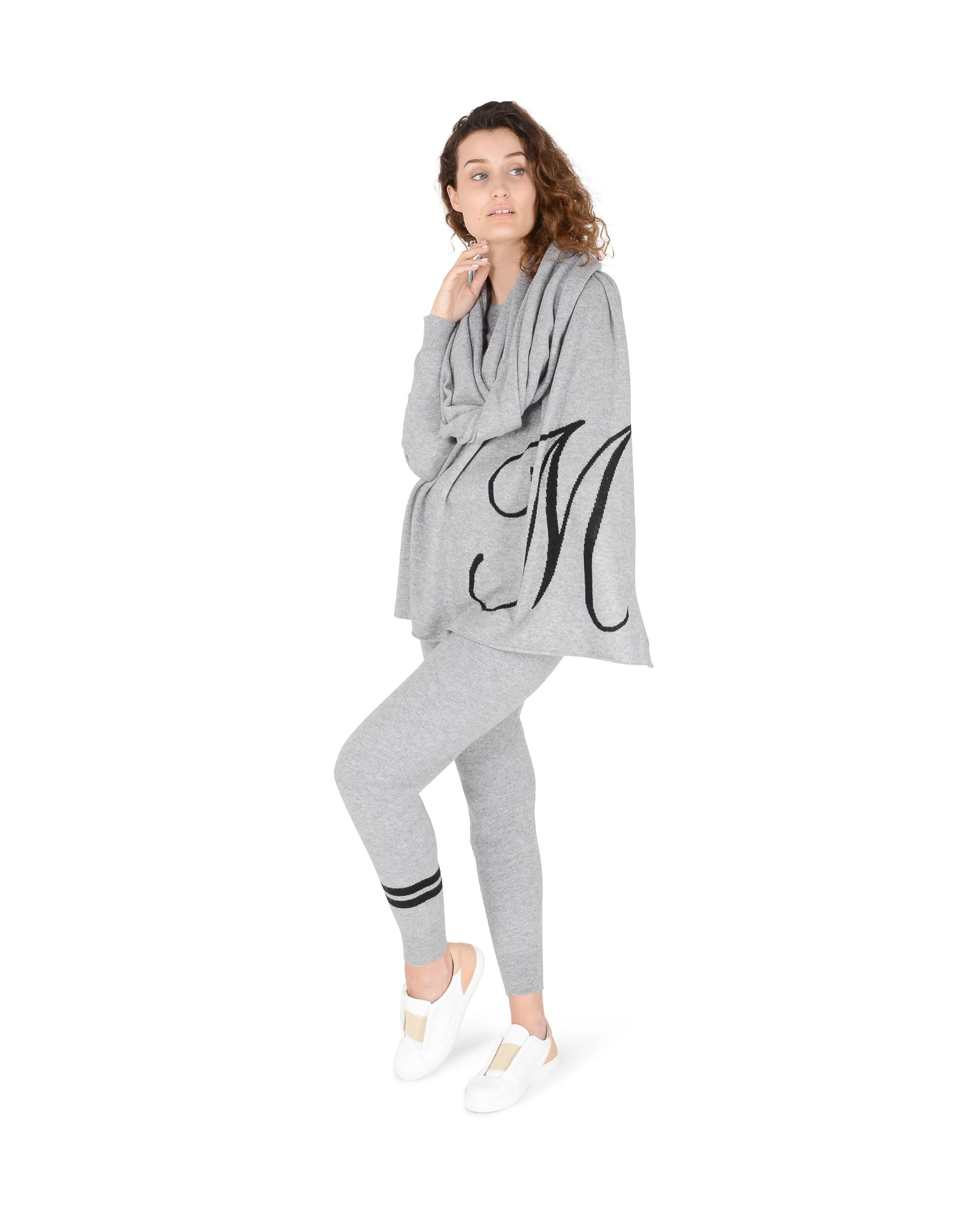 Bufanda con monograma de Dee Ocleppo DEAN VILLAGE GREY M
