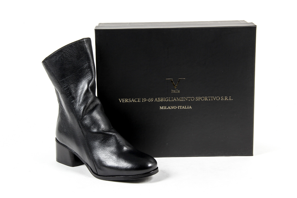 V 1969 Italia Womens Short Boot Black PLUM