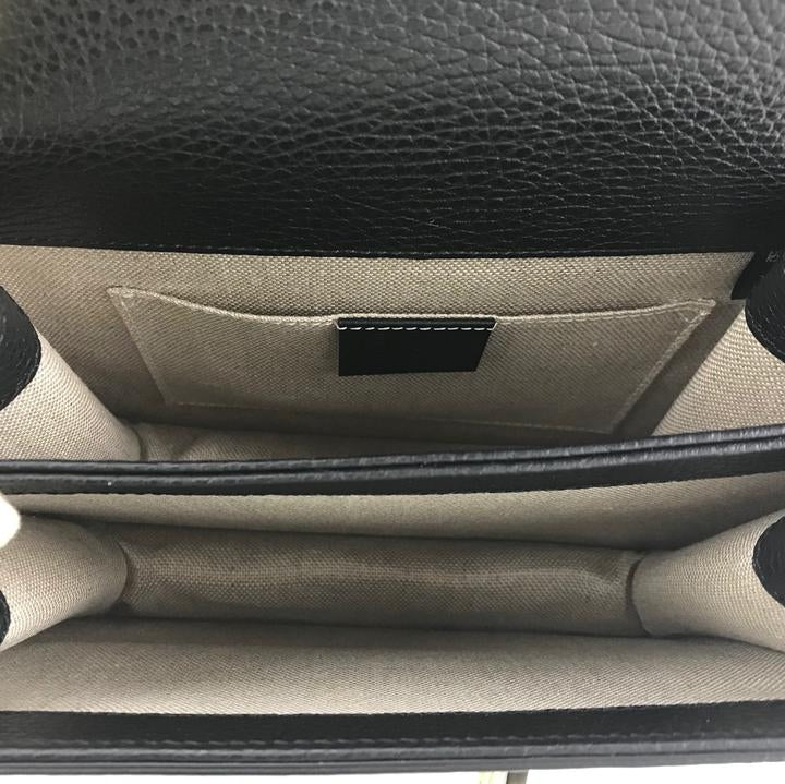Bolso Gucci de piel entrelazada con cadena negra