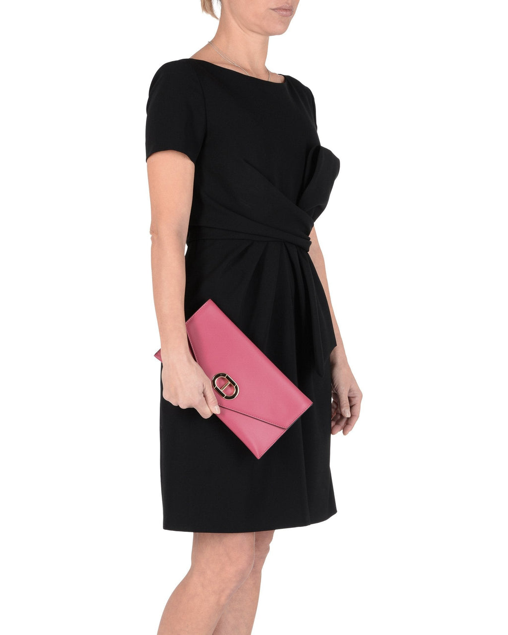 Clutch tipo sobre de piel color fucsia