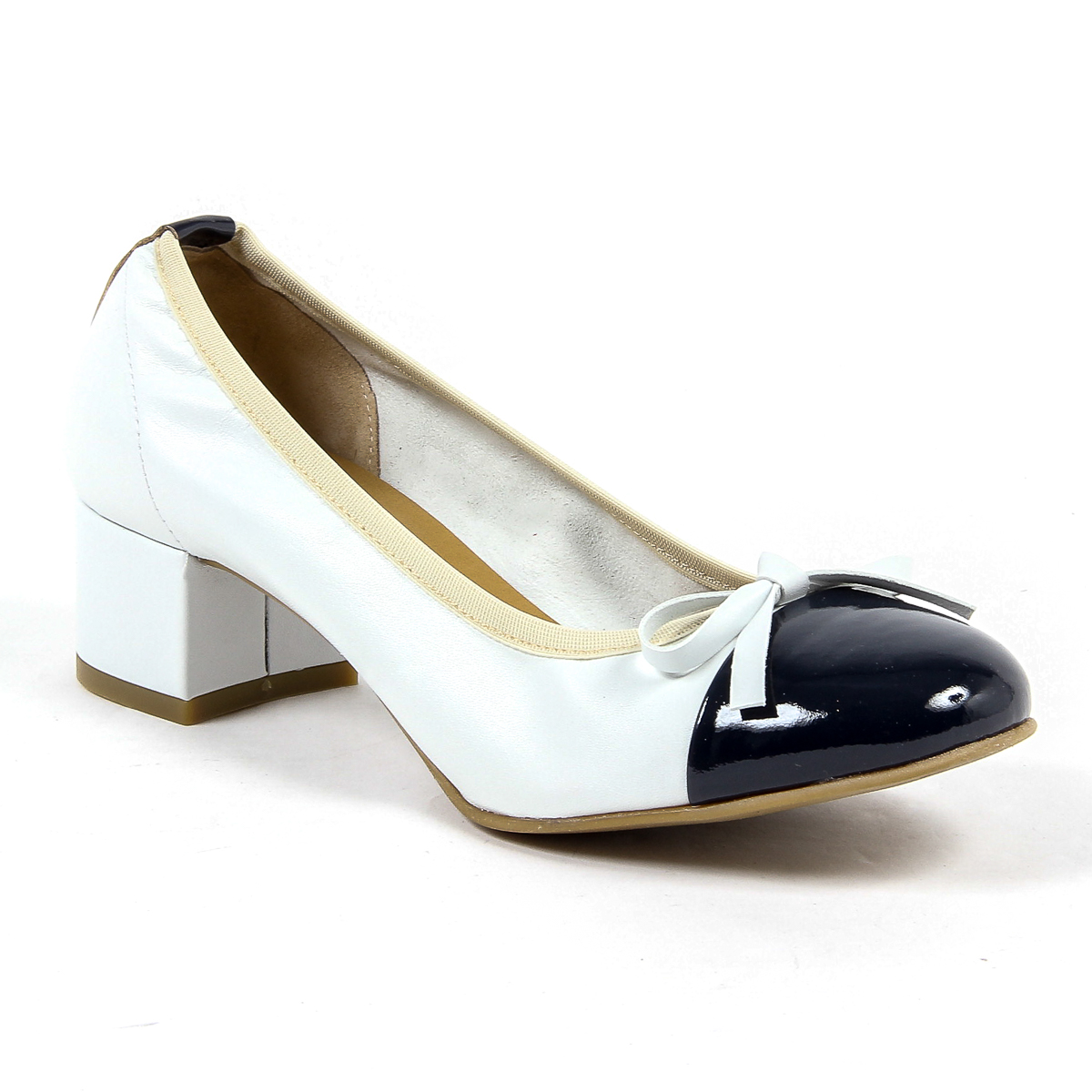 V 1969 Italia Womens Ballerina White REGINA