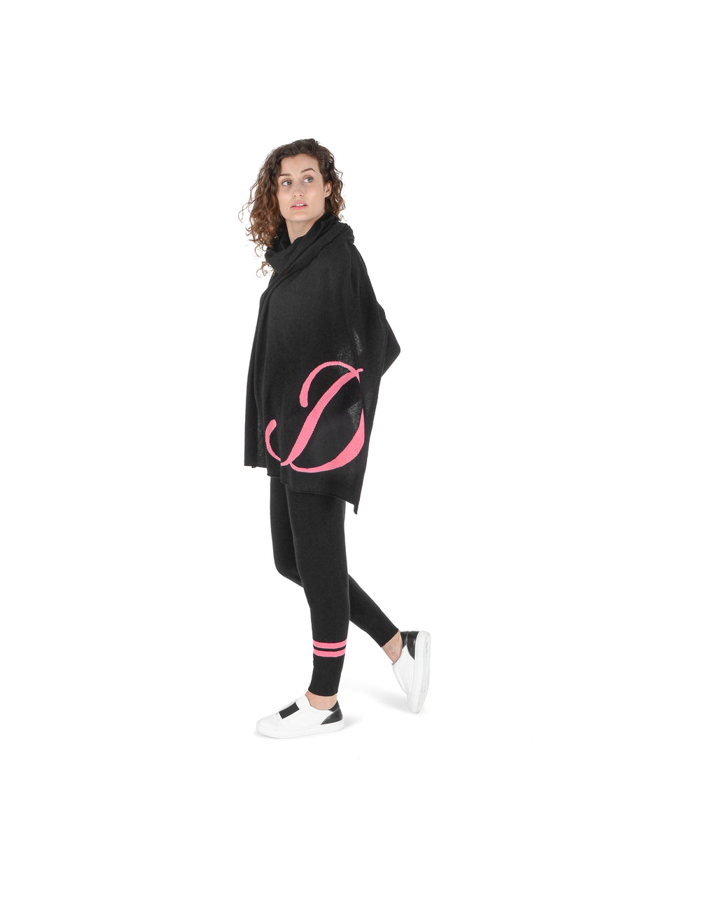 Bufanda con monograma de Dee Ocleppo DEAN VILLAGE BLACK D