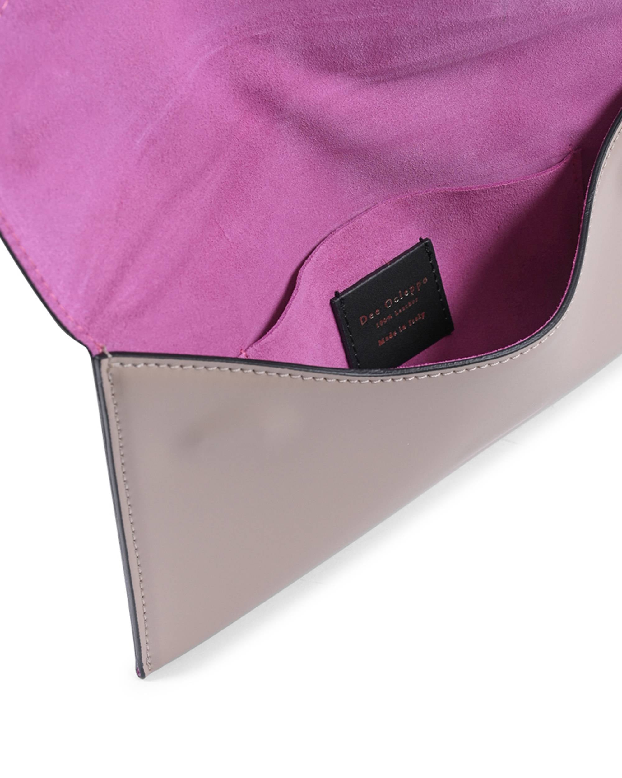 Clutch tipo sobre de piel color piel