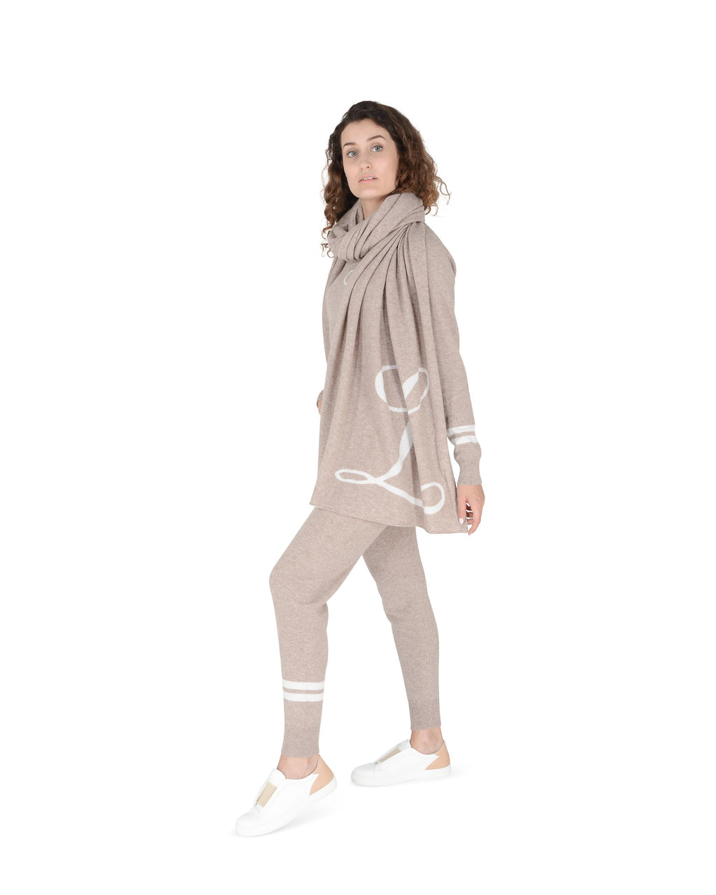 Bufanda con monograma de Dee Ocleppo DEAN VILLAGE CAMEL L