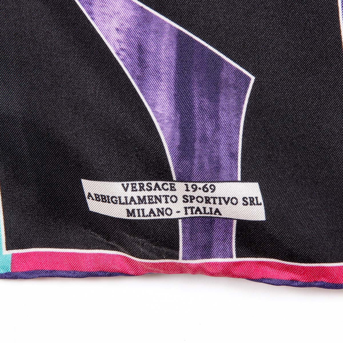 Bufanda de mujer V 1969 Italia