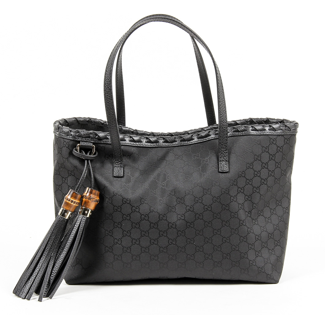 Bolso de mano Gucci para mujer de piel granulada negra con borlas de bambú