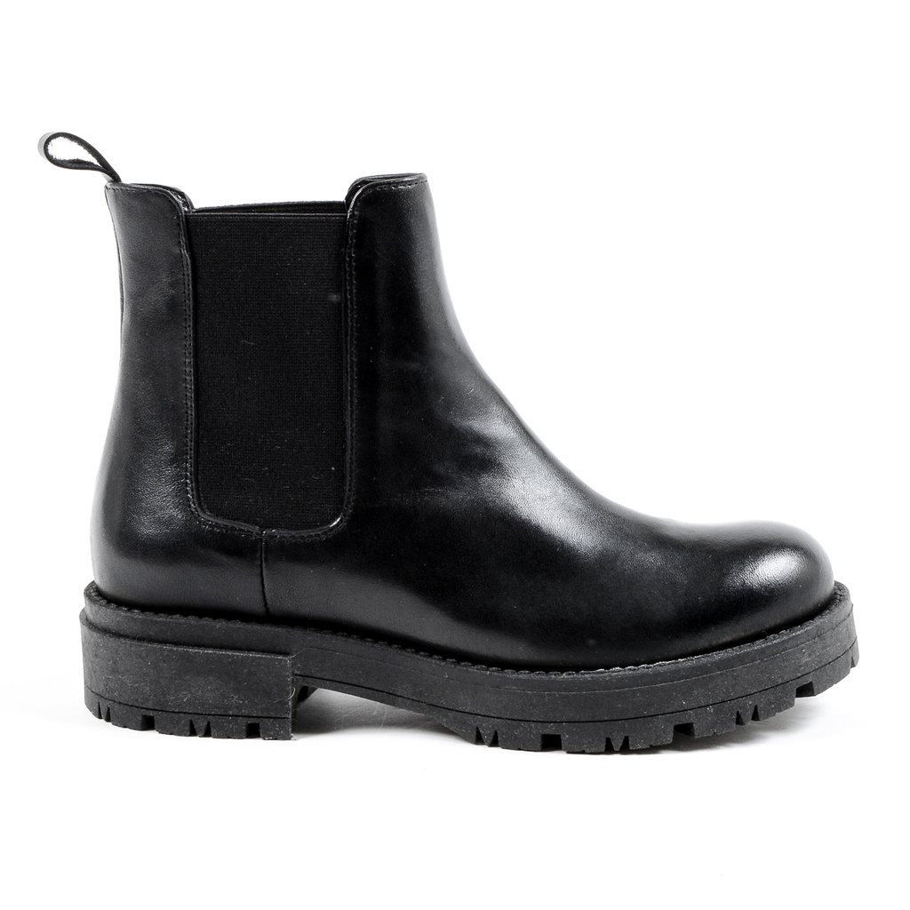 Botín de mujer V 1969 Italia negro ZARA