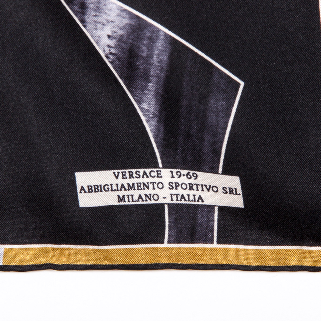Bufanda de mujer V 1969 Italia
