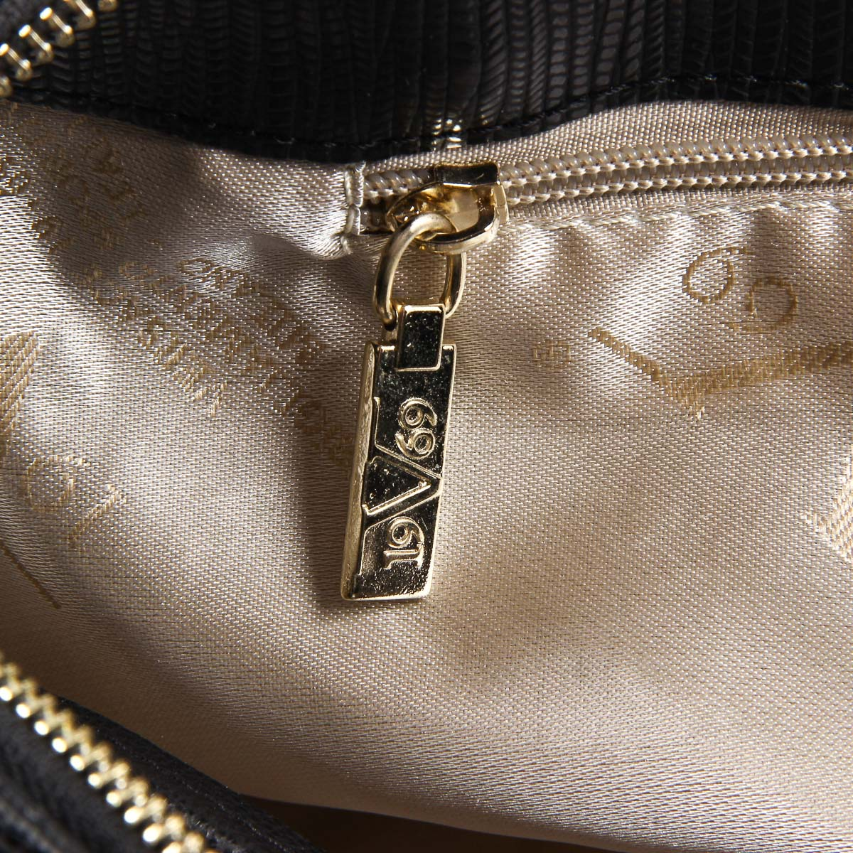V 1969 Italia Womens Handbag V1969003 BLACK