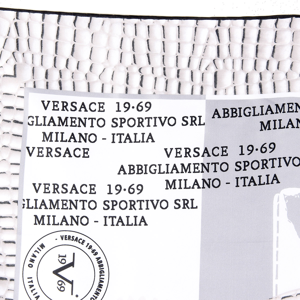 Bufanda de mujer V 1969 Italia