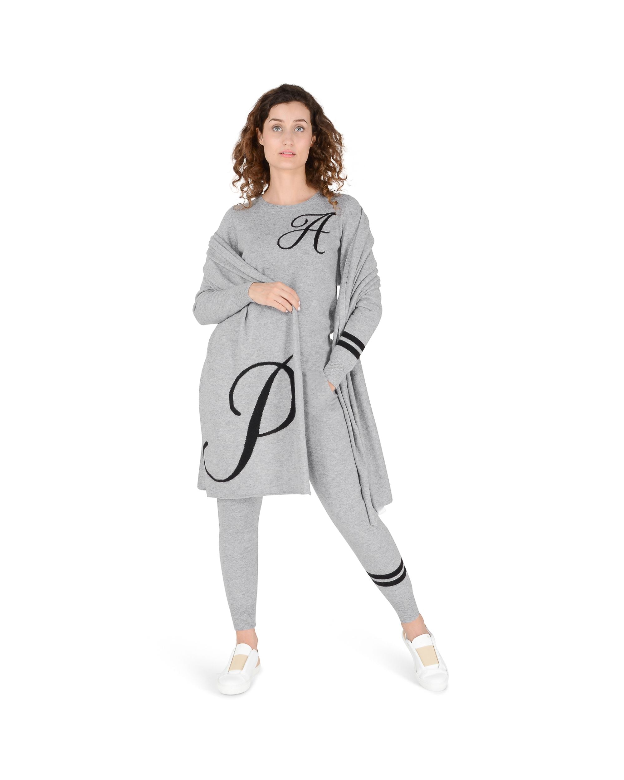 Bufanda con monograma de Dee Ocleppo DEAN VILLAGE GREY P