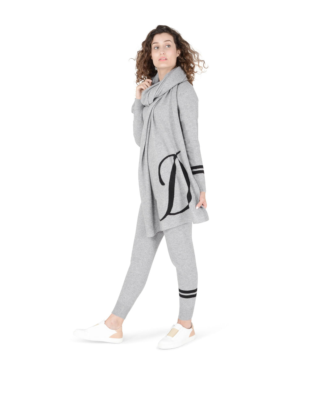 Bufanda con monograma de Dee Ocleppo DEAN VILLAGE GREY D
