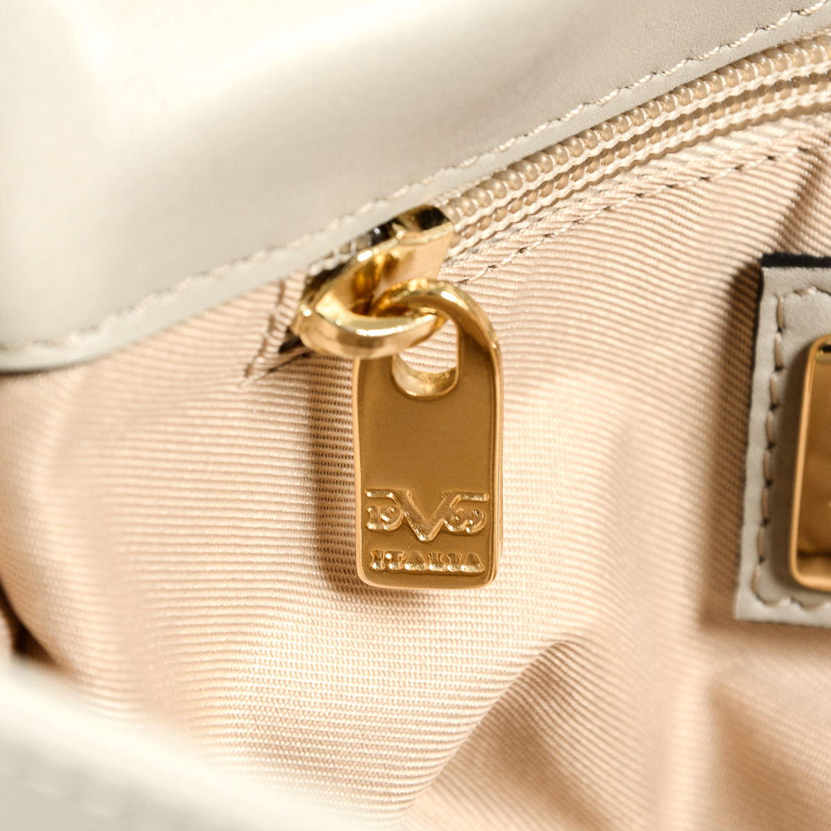V 1969 Italia Womens Handbag Off White MUMBAI
