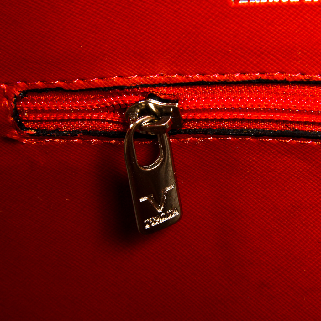 V 1969 Italia Womens Handbag Red RENTA