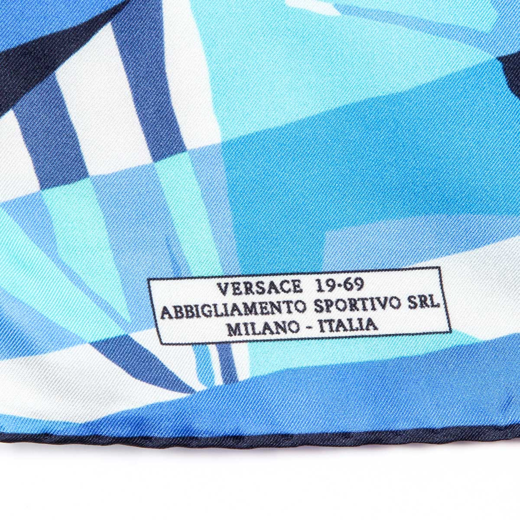 Bufanda de mujer V 1969 Italia
