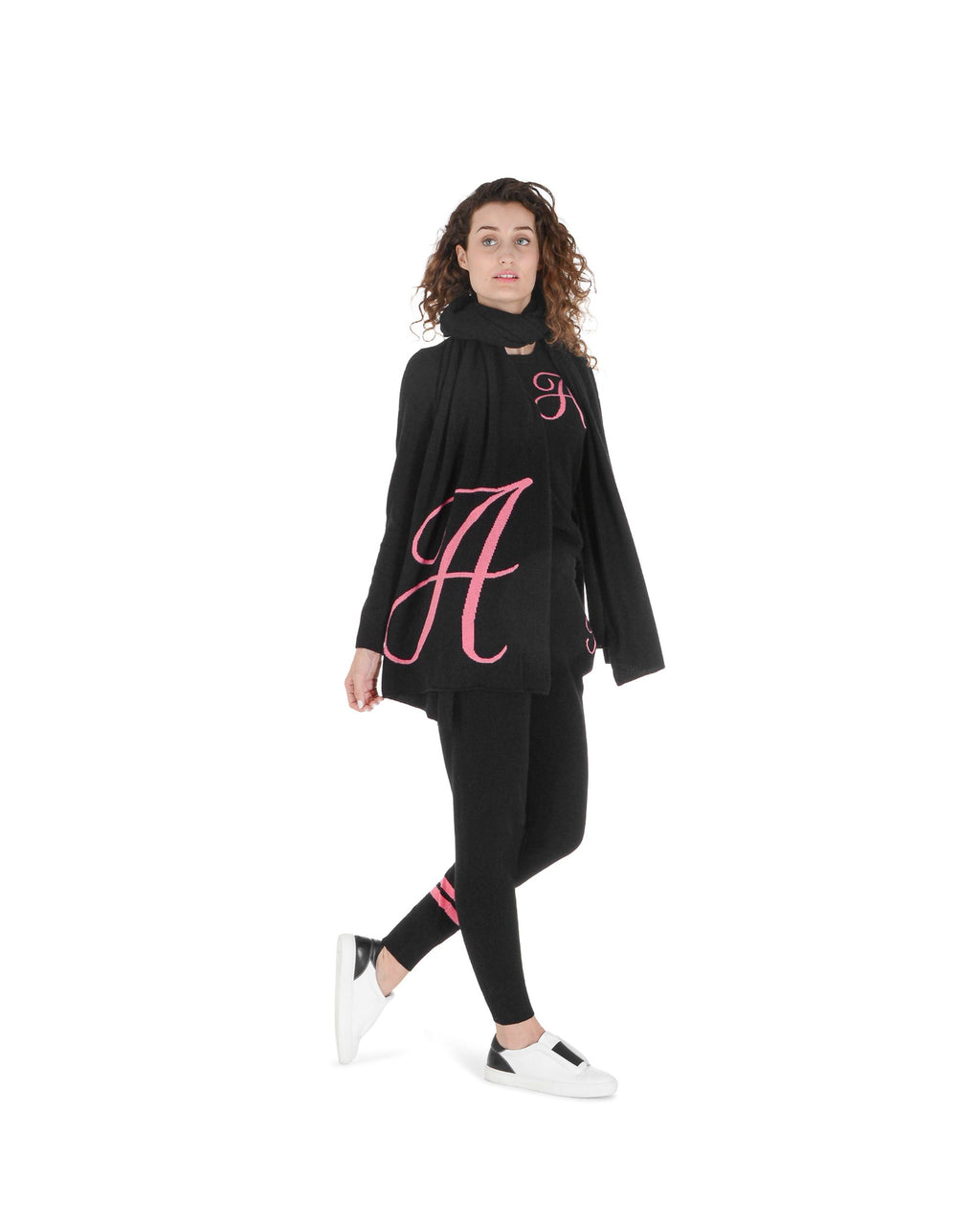 Bufanda con monograma de Dee Ocleppo DEAN VILLAGE BLACK A