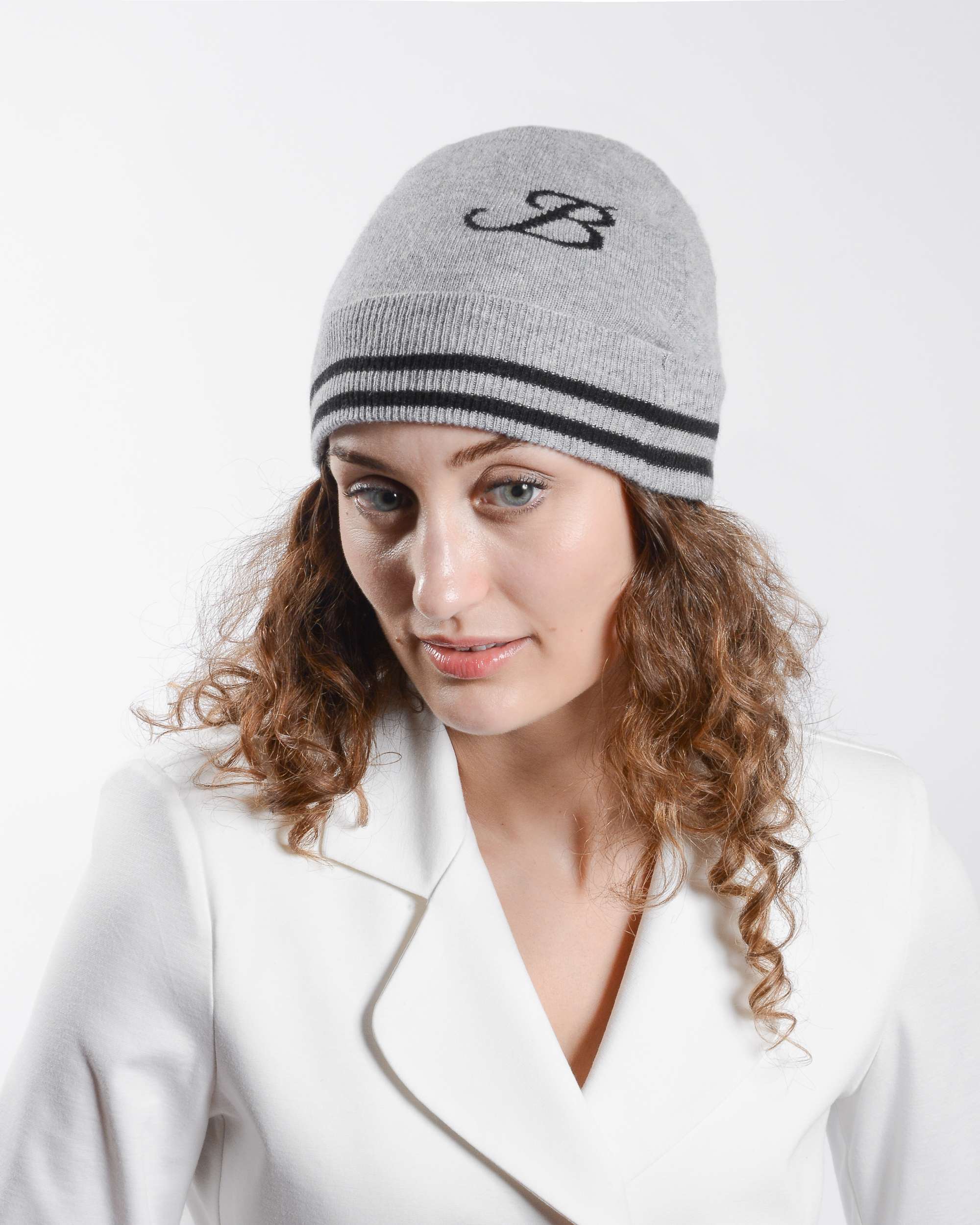 Gorro con monograma de Dee Ocleppo BRUNTSFIELD GREY B