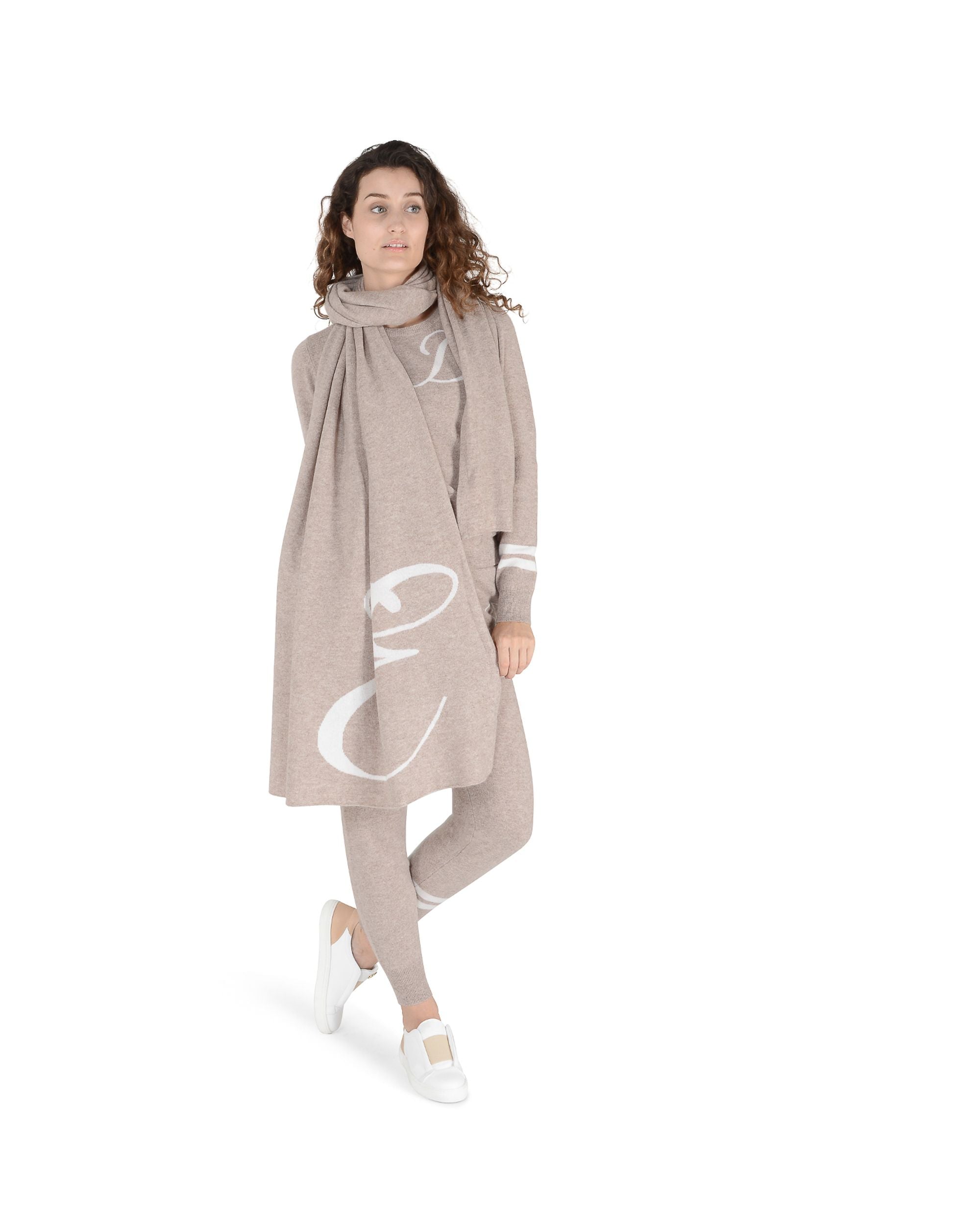 Bufanda con monograma de Dee Ocleppo DEAN VILLAGE CAMEL E