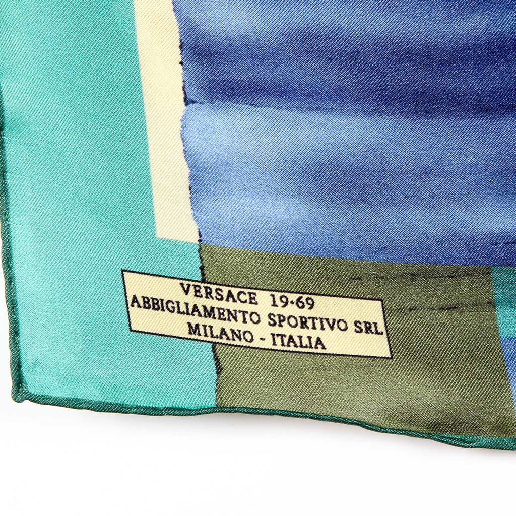 Bufanda de mujer V 1969 Italia
