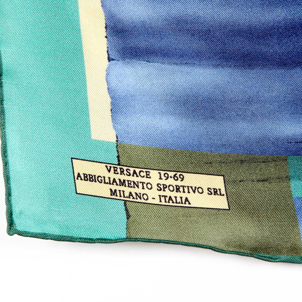 Bufanda de mujer V 1969 Italia