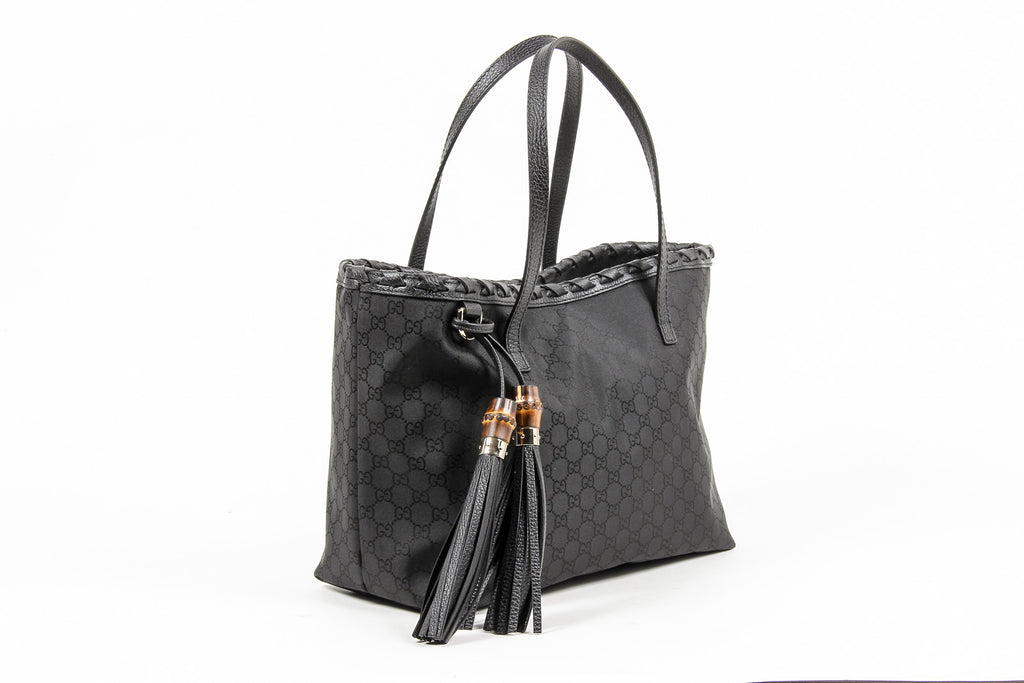 Bolso de mano Gucci para mujer de piel granulada negra con borlas de bambú