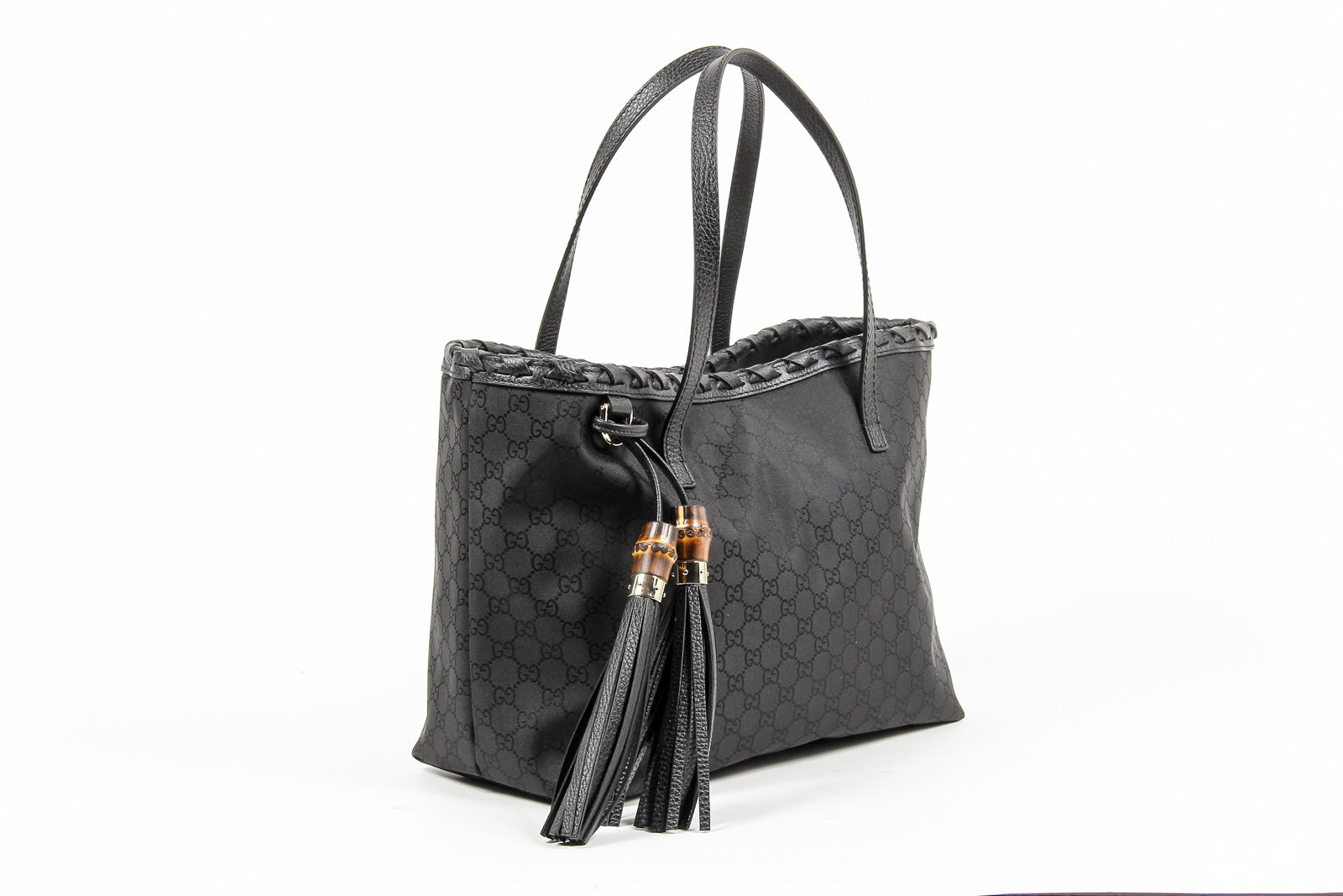 Bolso de mano Gucci para mujer de piel granulada negra con borlas de bambú