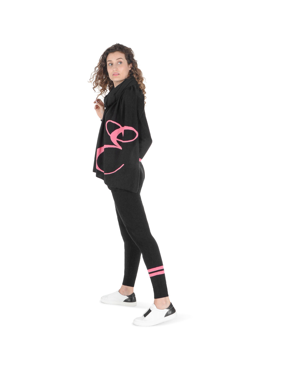 Bufanda con monograma de Dee Ocleppo DEAN VILLAGE BLACK E