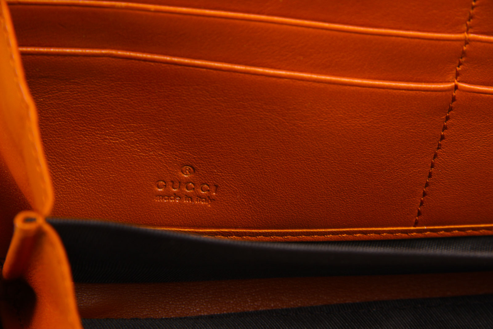 Cartera de mano con cremallera alrededor de lona Guccissima Web GG Supreme para hombre de Gucci