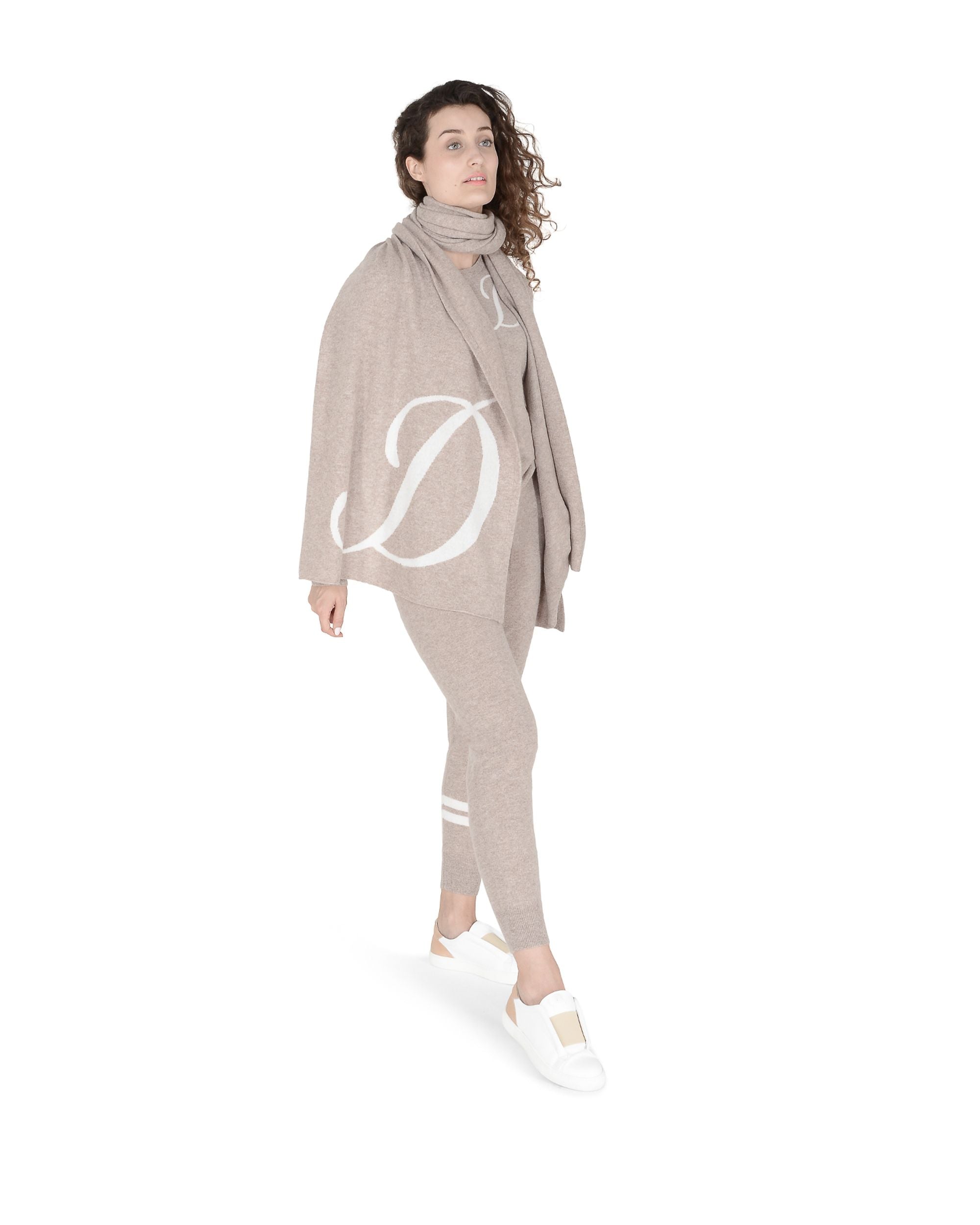 Bufanda con monograma de Dee Ocleppo DEAN VILLAGE CAMEL D
