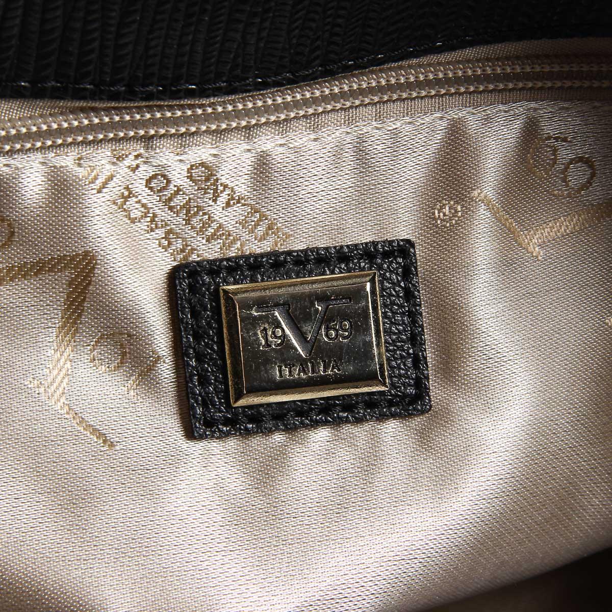 V 1969 Italia Womens Handbag V1969003 BLACK